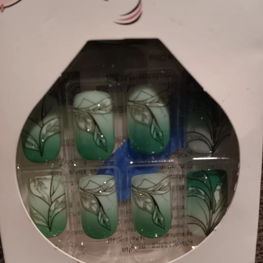 Natural & Comfortable Green Press-On Nails